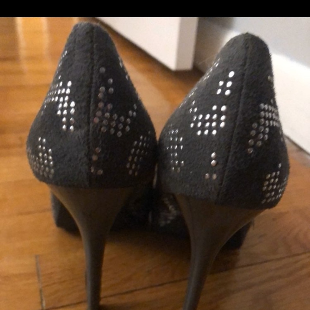 Woman’s Anne Michelle pumps